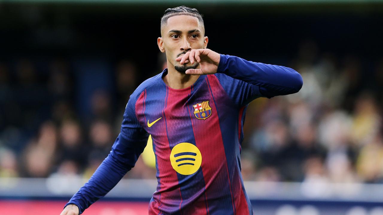 Raphinha menjadi target transfer Al Hilal dari Barcelona