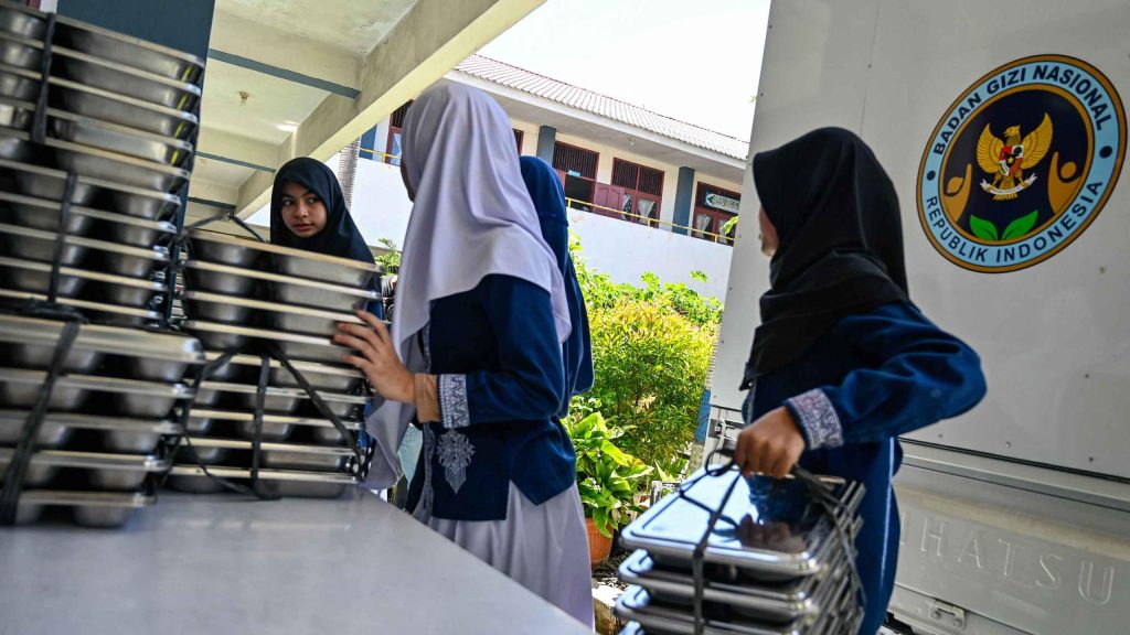 Program Makan Bergizi Gratis 2026 didukung anggaran Rp 335 triliun untuk serap tenaga kerja