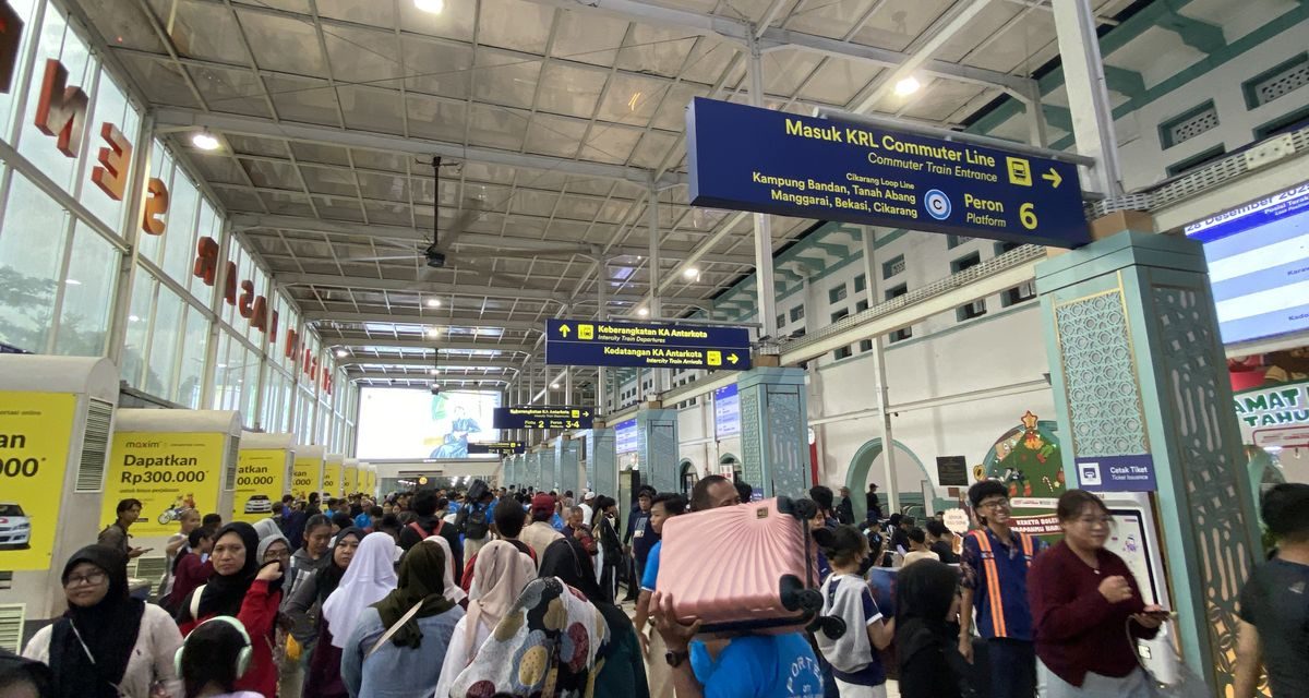 Arus Balik Nataru 2025/2026 di Jakarta Masih Padat Penumpang