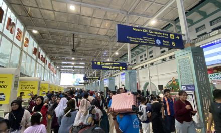 Arus Balik Nataru 2025/2026 di Jakarta Masih Padat Penumpang