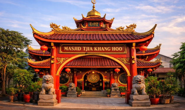 Disangka Kelenteng, Bangunan Merah di Jaktim Ternyata Masjid