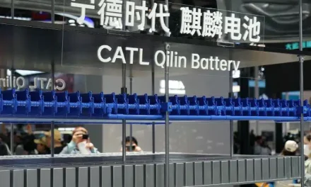 CATL Guncang Industri! Kuasai 50% Pasar Baterai EV China 2026