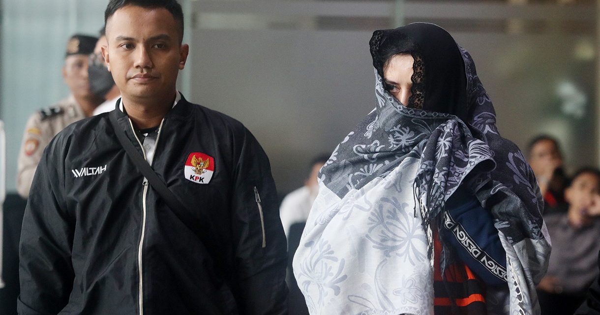 Terkuak! Suami dan Anak Bupati Pekalongan Terima Rp13,7 M