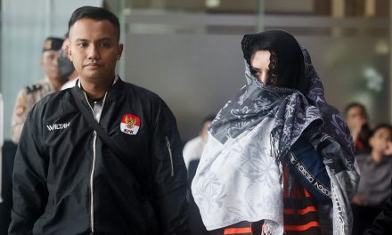 Terkuak! Suami dan Anak Bupati Pekalongan Terima Rp13,7 M