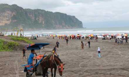 Parangtritis Dipadati 50 Ribu Wisatawan Saat Libur Lebaran 2026