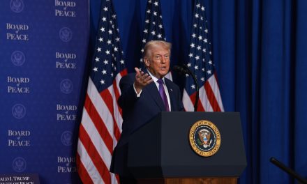 Trump Ancam Balasan Usai Drone Serang Kedutaan AS di Riyadh