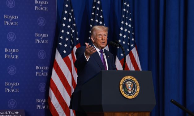 Trump Ancam Balasan Usai Drone Serang Kedutaan AS di Riyadh