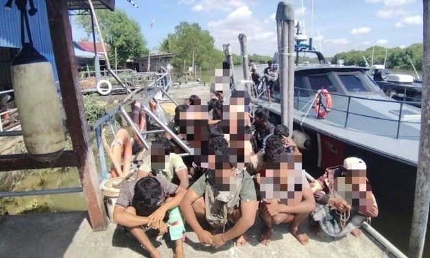 Malaysia Tahan Kapal Tanker, Sita 800 Ribu Liter BBM Ilegal