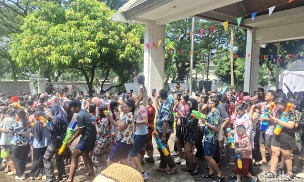 Songkran Jakarta 2026 Ramai! Festival Air Thailand Picu War Tiket