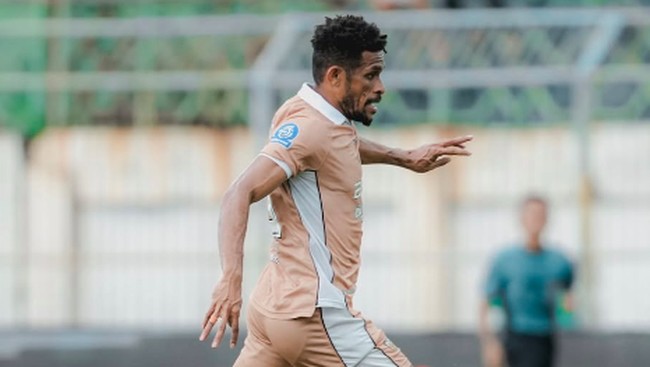 Kambuaya Cetak 2 Gol! Dewa United Comeback Dramatis 2-1