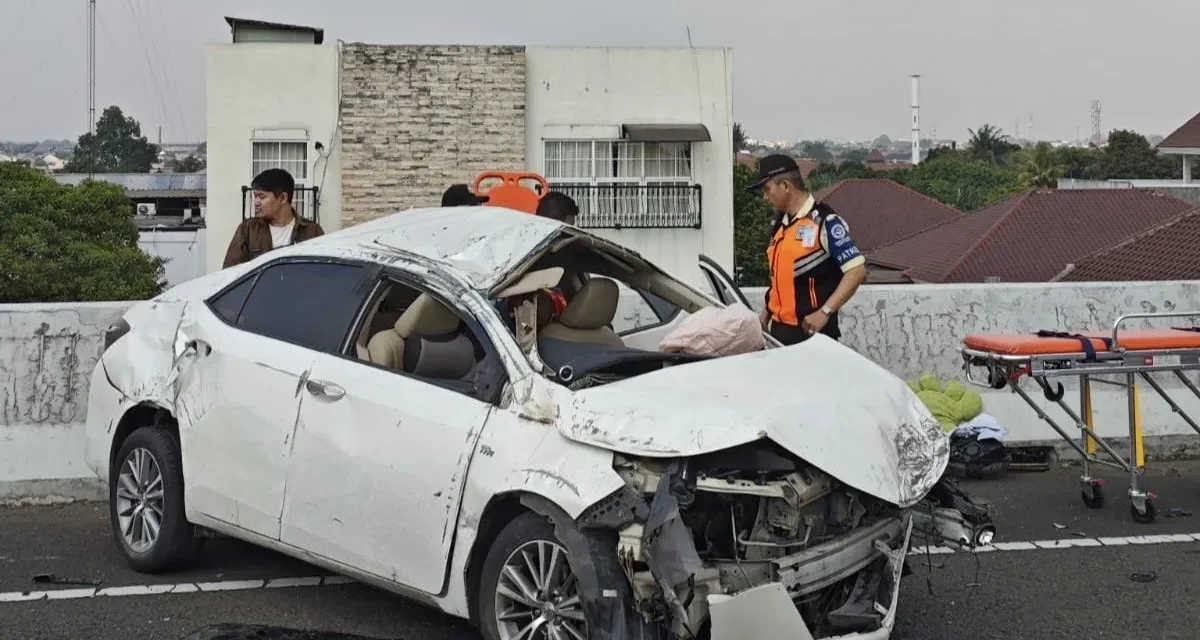 Kecelakaan Beruntun Tol Becakayu KM 07.400, Mobil Tabrakan