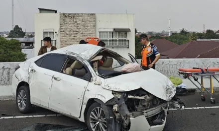 Kecelakaan Beruntun Tol Becakayu KM 07.400, Mobil Tabrakan