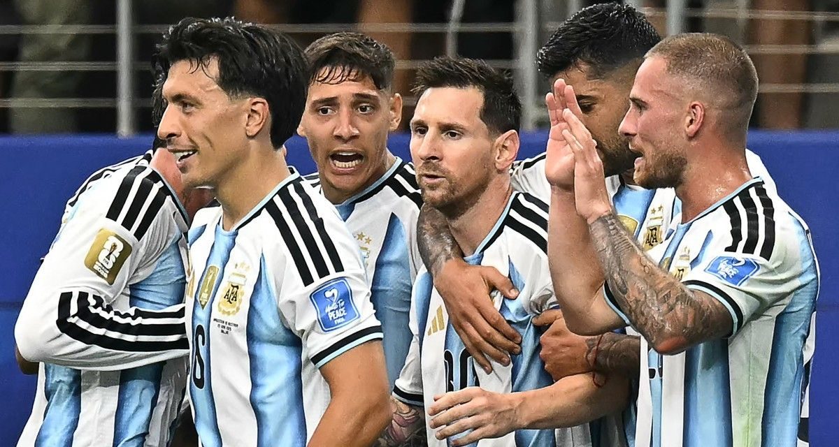 Messi Cetak Brace, Argentina Resmi Lolos ke Babak Gugur