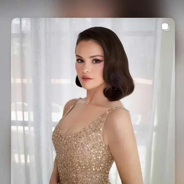 Gaun Emas Selena Gomez Jadi Sorotan di Pernikahan Taylor Swift