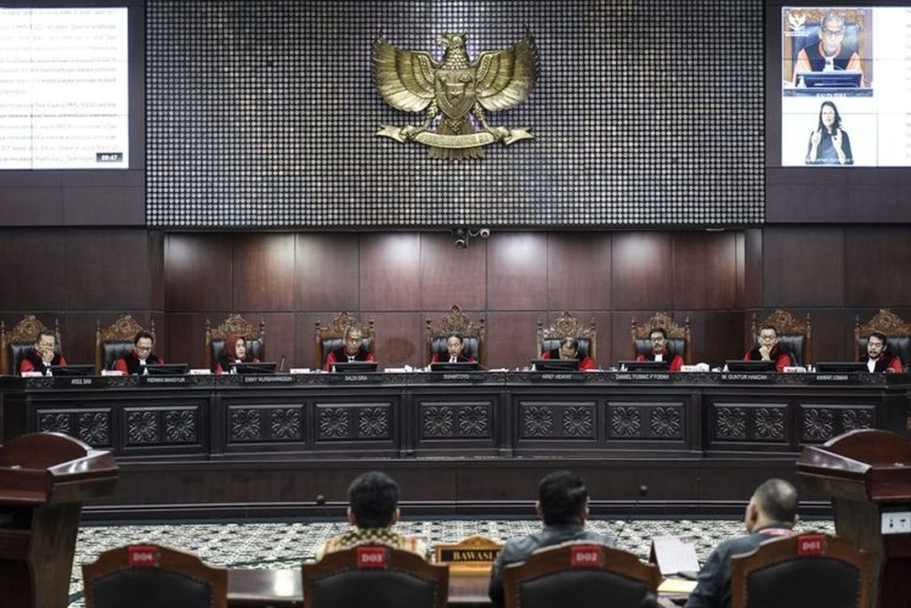 Sidang Mahkamah Konstitusi terkait uji materi UU Guru dan Dosen