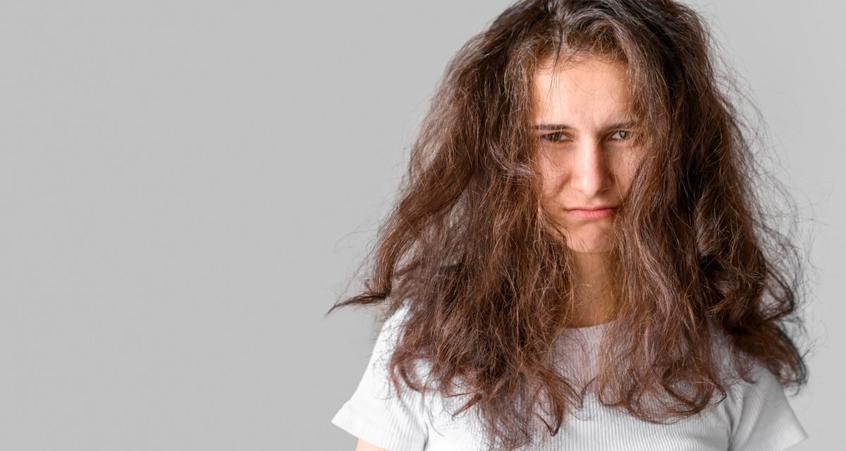 7 Tanda Rambut Rusak yang Sering Diabaikan, Kenali Sebelum Kondisinya Semakin Parah