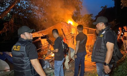 Drama Penggerebekan Barak Narkoba, Polisi Dihadang Warga