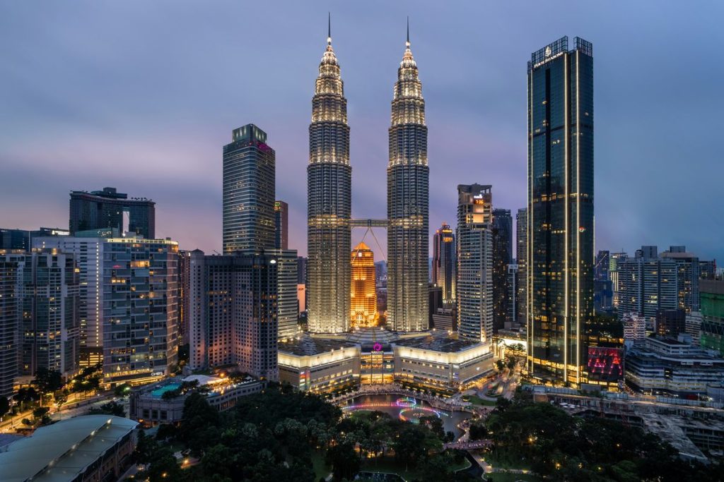 Daftar negara dengan lebih dari satu ibu kota dan pusat pemerintahan