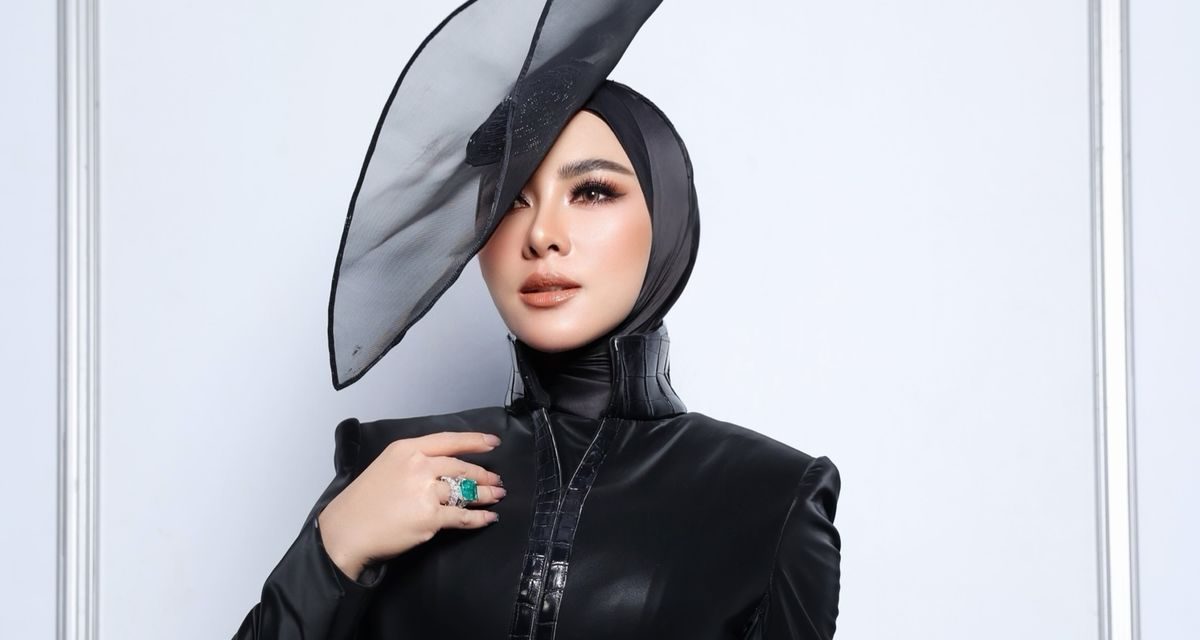 Comeback ke Panggung, Syahrini Tampil Glamor dengan Gaun Hitam dan Cincin Mewah