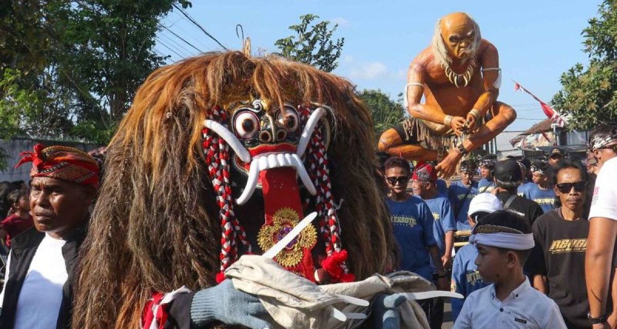 Karnaval Bhinneka Tunggal Ika di Rogojampi Tampilkan Keragaman Budaya Nusantara