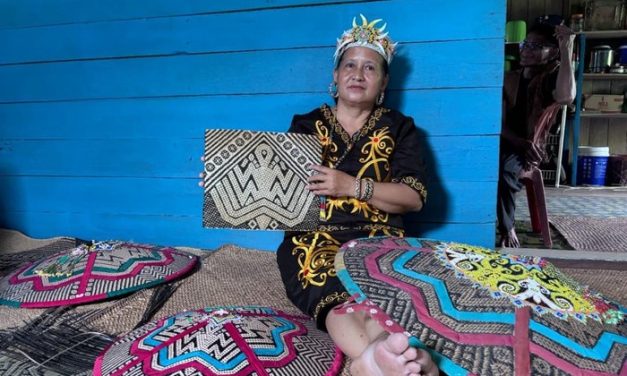 Motif Saung Seling Dayak Kenyah Simpan Kisah Sakral Hantu Petir