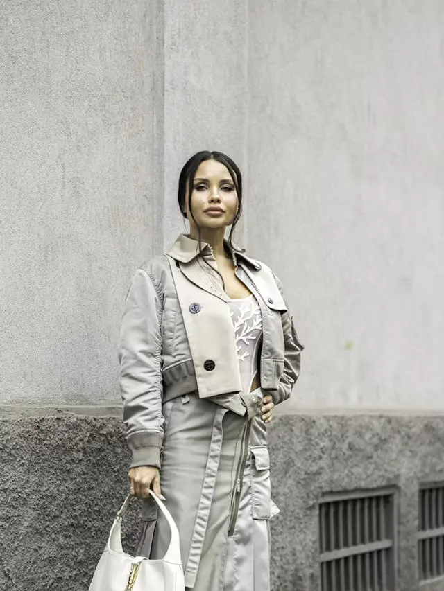 Tren cargo skirt gaya Y2K yang kembali populer di kalangan selebritas Hollywood