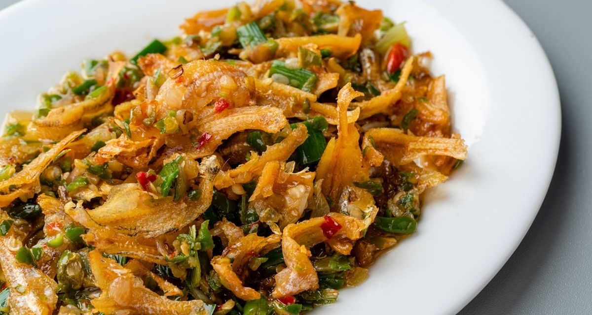 Resep Teri Lado Mudo Khas Riau, Pedas Gurih dengan Cabai Hijau dan Petai